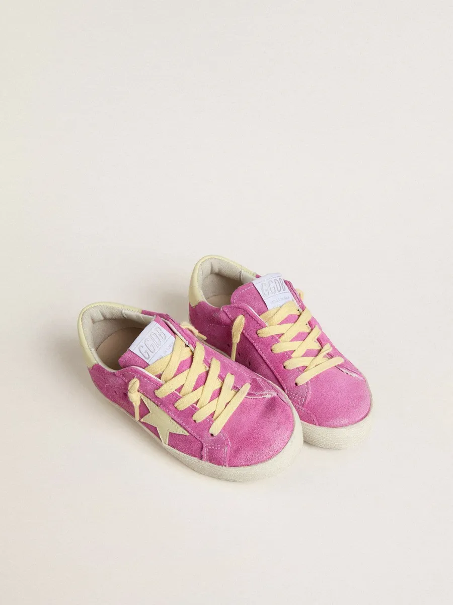 Super-Star Junior in suede rosa con stella e talloncino giallo chiaro