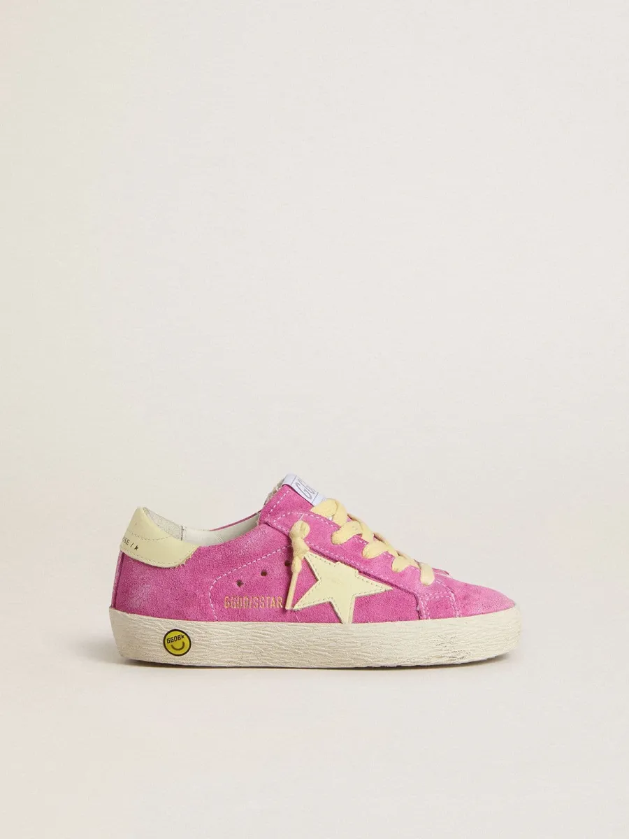 Super-Star Junior in suede rosa con stella e talloncino giallo chiaro