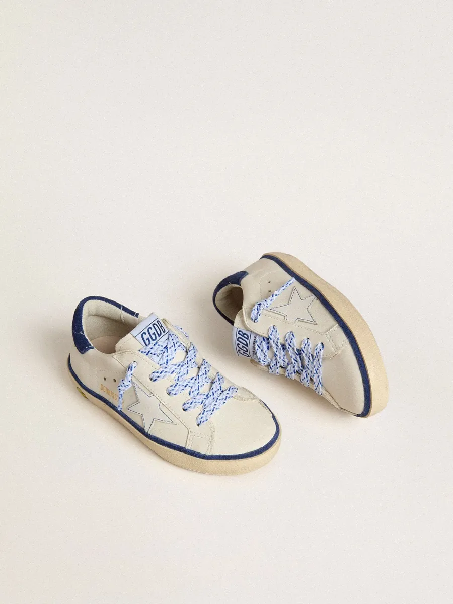 Super-Star Junior in pelle bianca e talloncino in suede blu