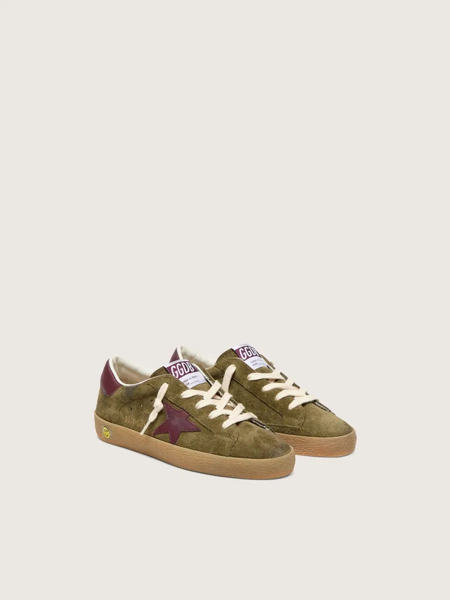 Super-Star Junior in suede verde militare con stella e talloncino in pelle color bordeaux
