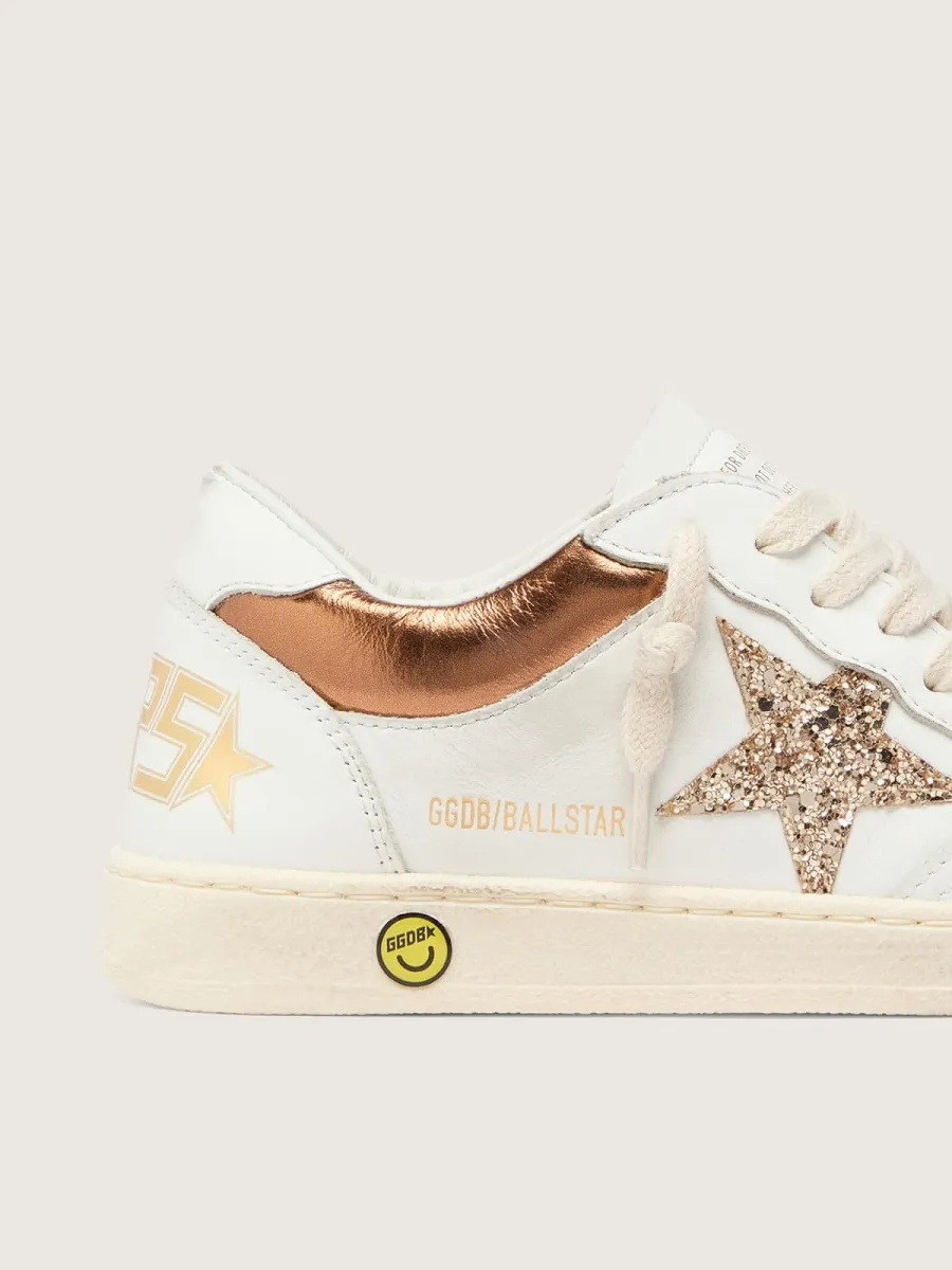 Ball Star junior in pelle bianca con stella glitter oro e inserti in pelle laminata arancione
