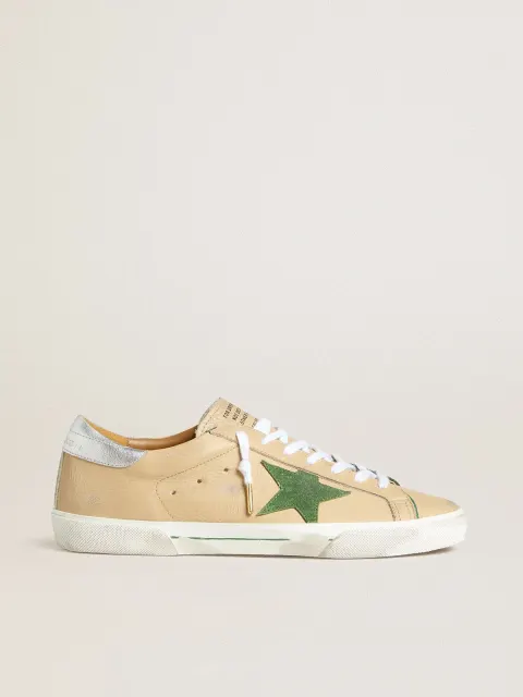 Super-Star LTD in pelle beige con stella in suede verde e talloncino in pelle laminata argento