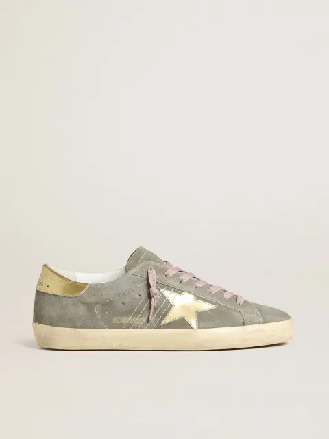 Super-Star Uomo in suede grigio con stella e talloncino in pelle laminata oro