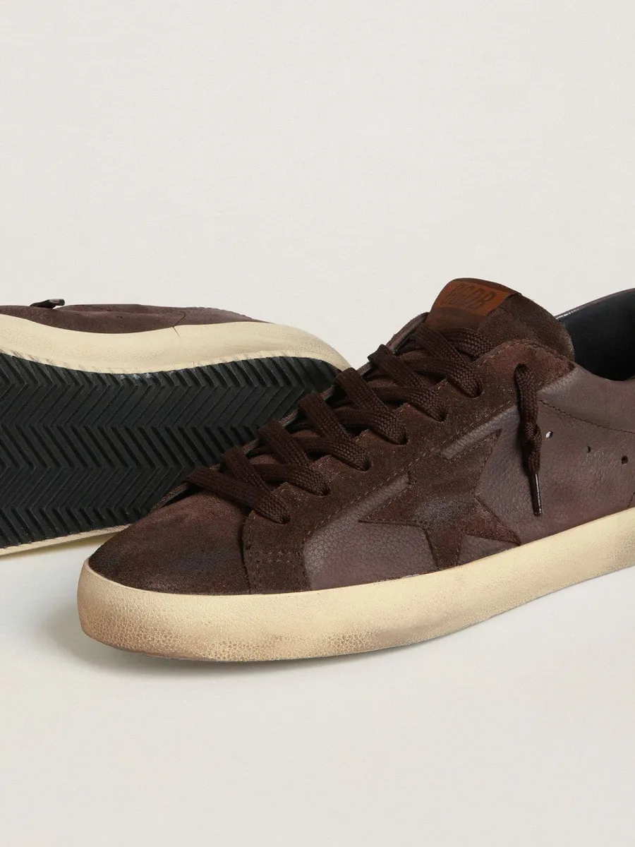 Super-Star Uomo LTD in nabuk marrone con stella in suede e talloncino in pelle porpora
