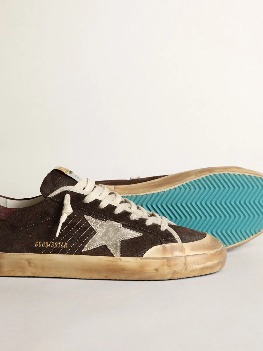Super-Star Uomo Penstar in suede marrone con stella color platino