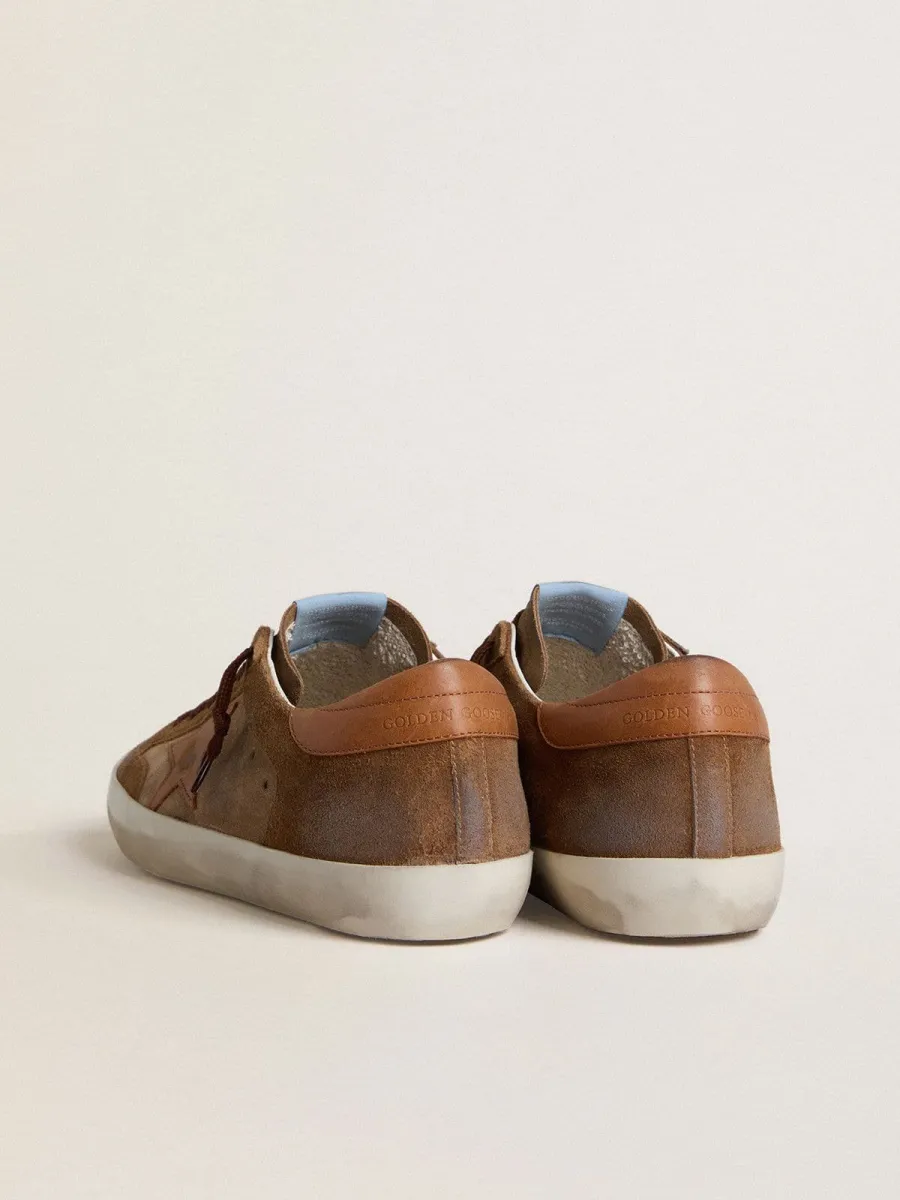 Super-Star Uomo in suede marrone con stella e talloncino in pelle color cuoio