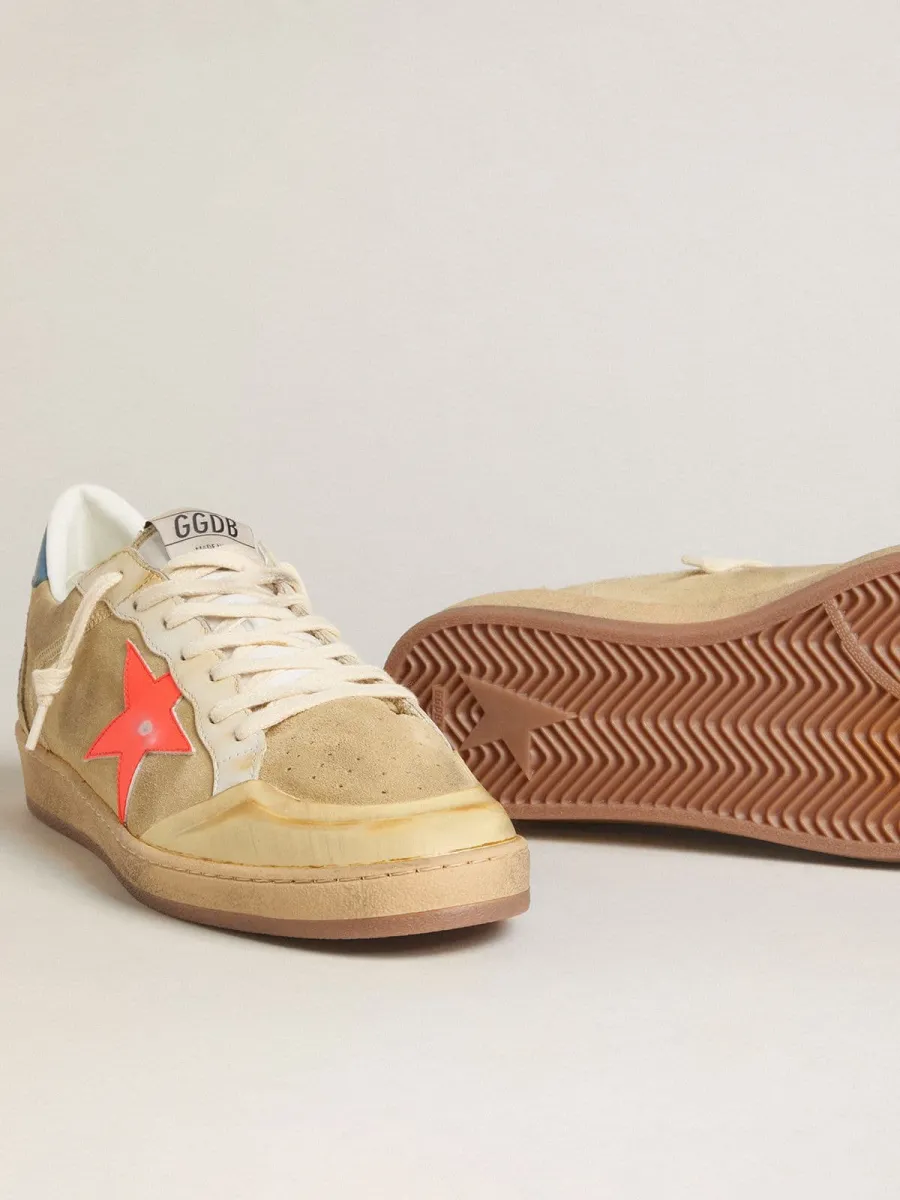 Ball Star Uomo in suede beige con stella in pelle corallo e talloncino in nappa blu