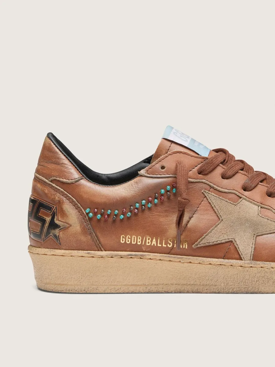 Ball Star uomo in pelle marrone con stella in suede beige e perline applicate