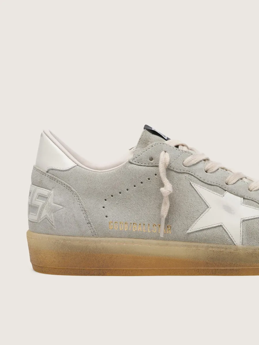 Ball Star uomo in suede grigio chiaro con stella in pelle bianca