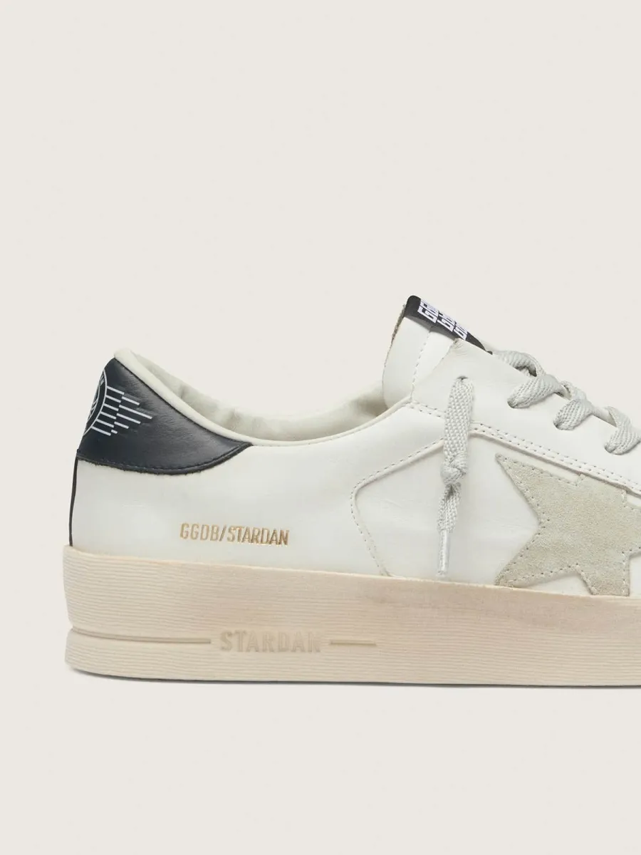 Stardan Uomo con stella in suede grigio ghiaccio e talloncino blu