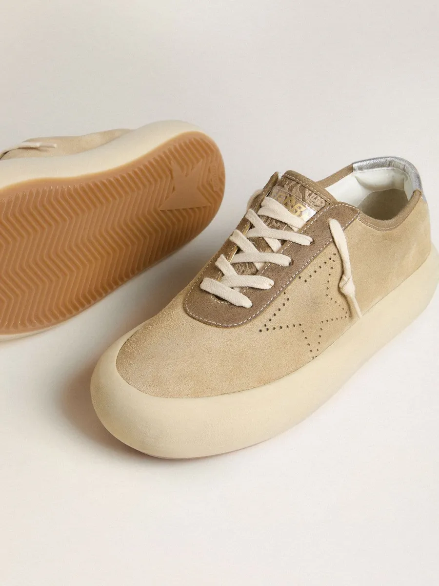 Space-Star Uomo in suede beige con stella tarforata e talloncino laminato argento