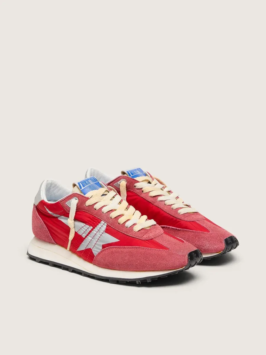 Marathon Uomo con tomaia in nylon di colore rosso e stella argento