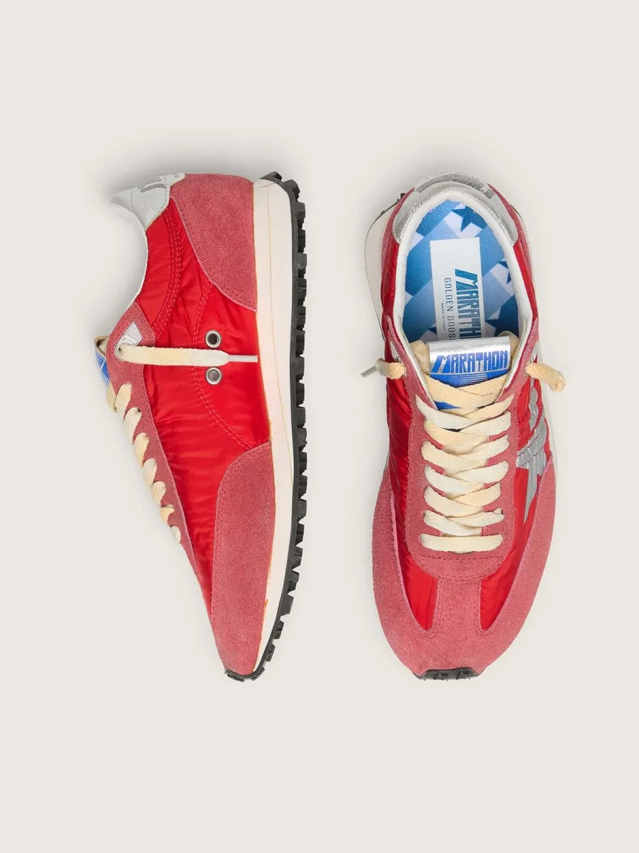 Marathon Uomo con tomaia in nylon di colore rosso e stella argento