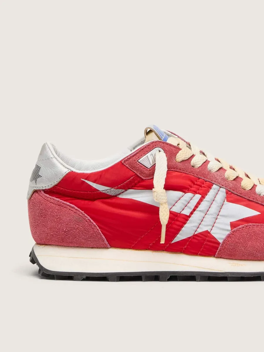 Marathon Uomo con tomaia in nylon di colore rosso e stella argento