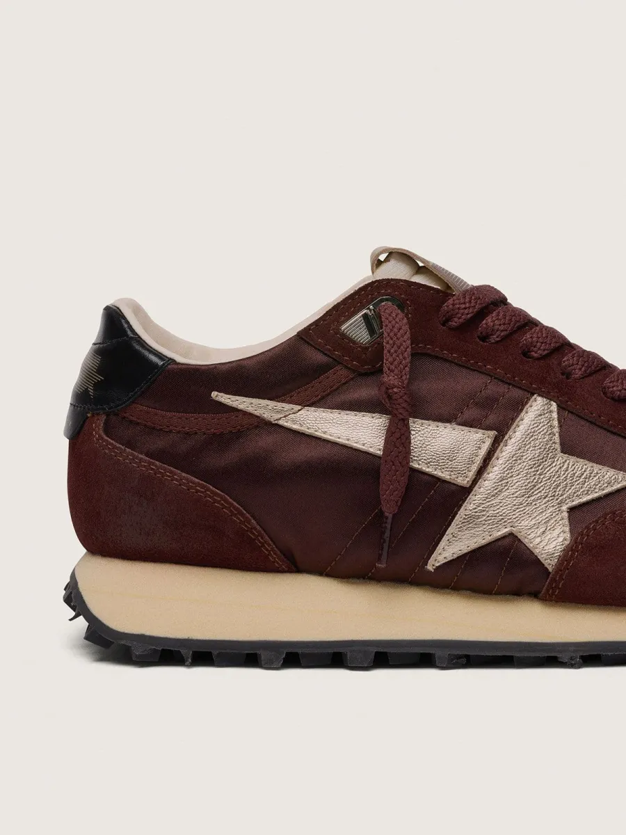 Marathon Uomo con tomaia in satin color marrone e stella in pelle platino