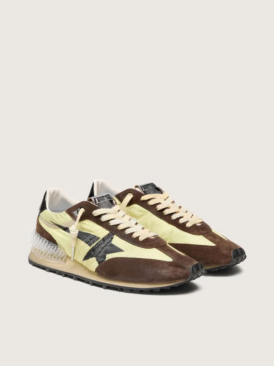 Marathon uomo in nylon giallo lime, con stella nera e inserti in suede marrone