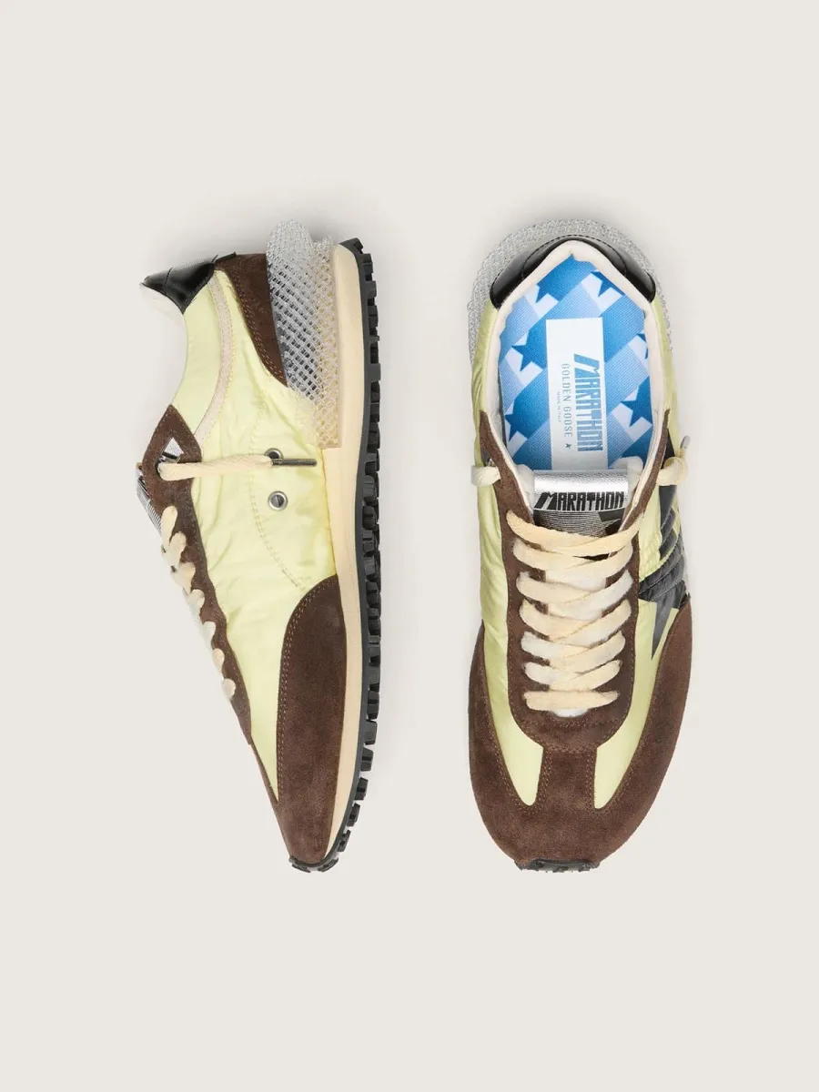 Marathon uomo in nylon giallo lime, con stella nera e inserti in suede marrone