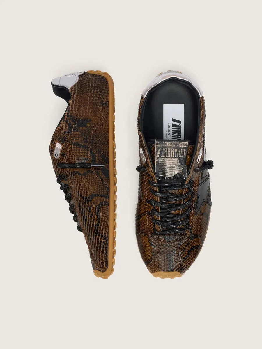 Marathon Speed Uomo in pelle con stampa pitonata marrone con stella nera e talloncino in pelle argento