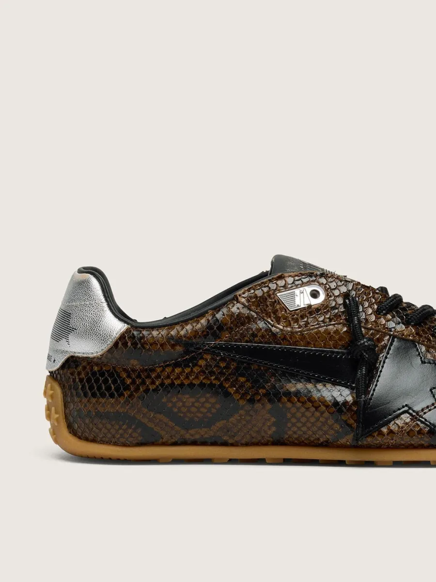 Marathon Speed Uomo in pelle con stampa pitonata marrone con stella nera e talloncino in pelle argento