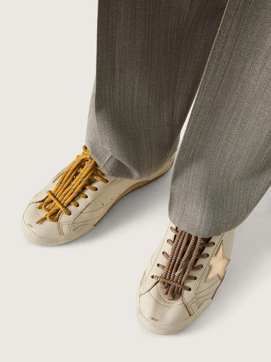 True-Star Uomo in nappa bianca con stella in pelle laminata oro e talloncino in suede beige