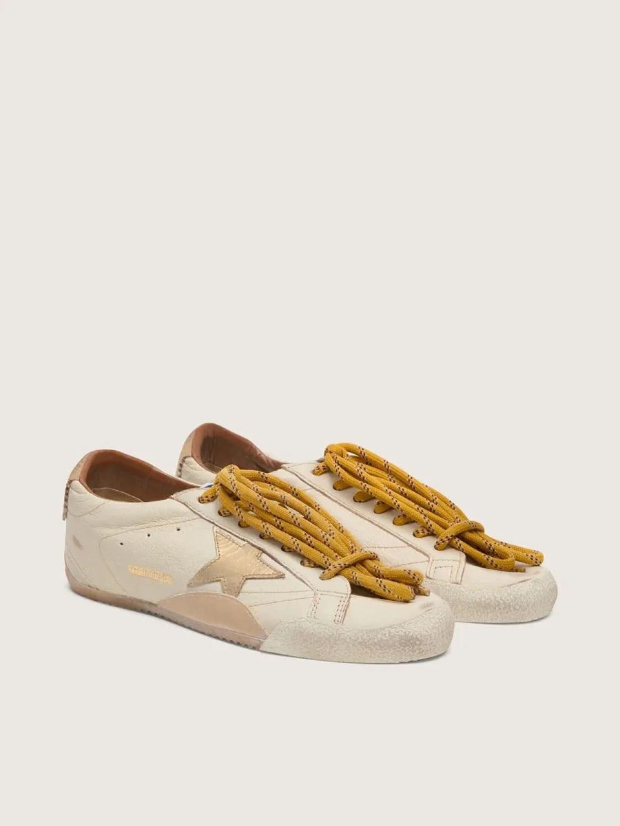 True-Star Uomo in nappa bianca con stella in pelle laminata oro e talloncino in suede beige