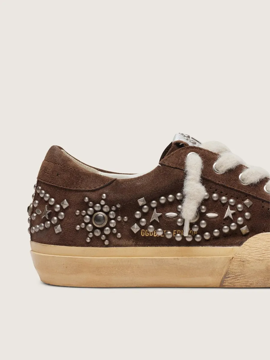 Super-Star Penstar Uomo in suede marrone con borchie
