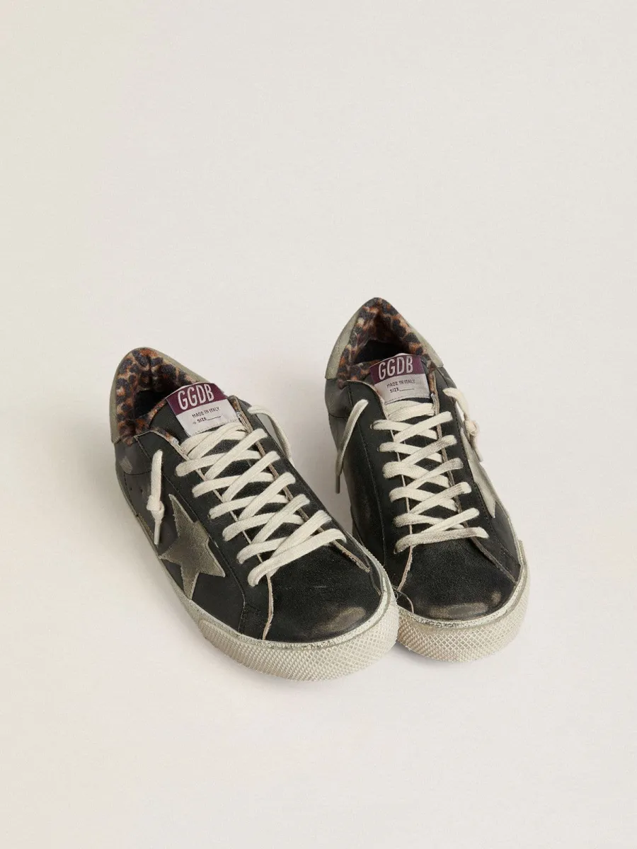 Super-Star Uomo in pelle nera con stella e talloncino in suede grigio