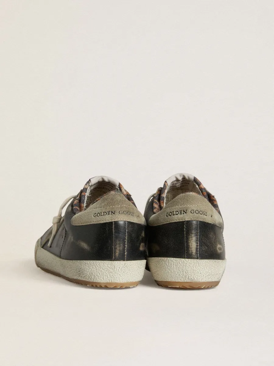 Super-Star Uomo in pelle nera con stella e talloncino in suede grigio