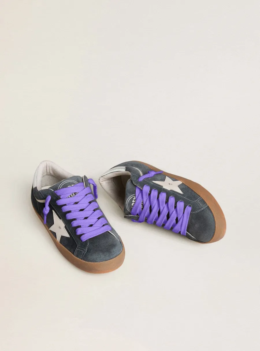 Super-Star Uomo in suede grigio con stella in pelle bianca e talloncino in pelle argento