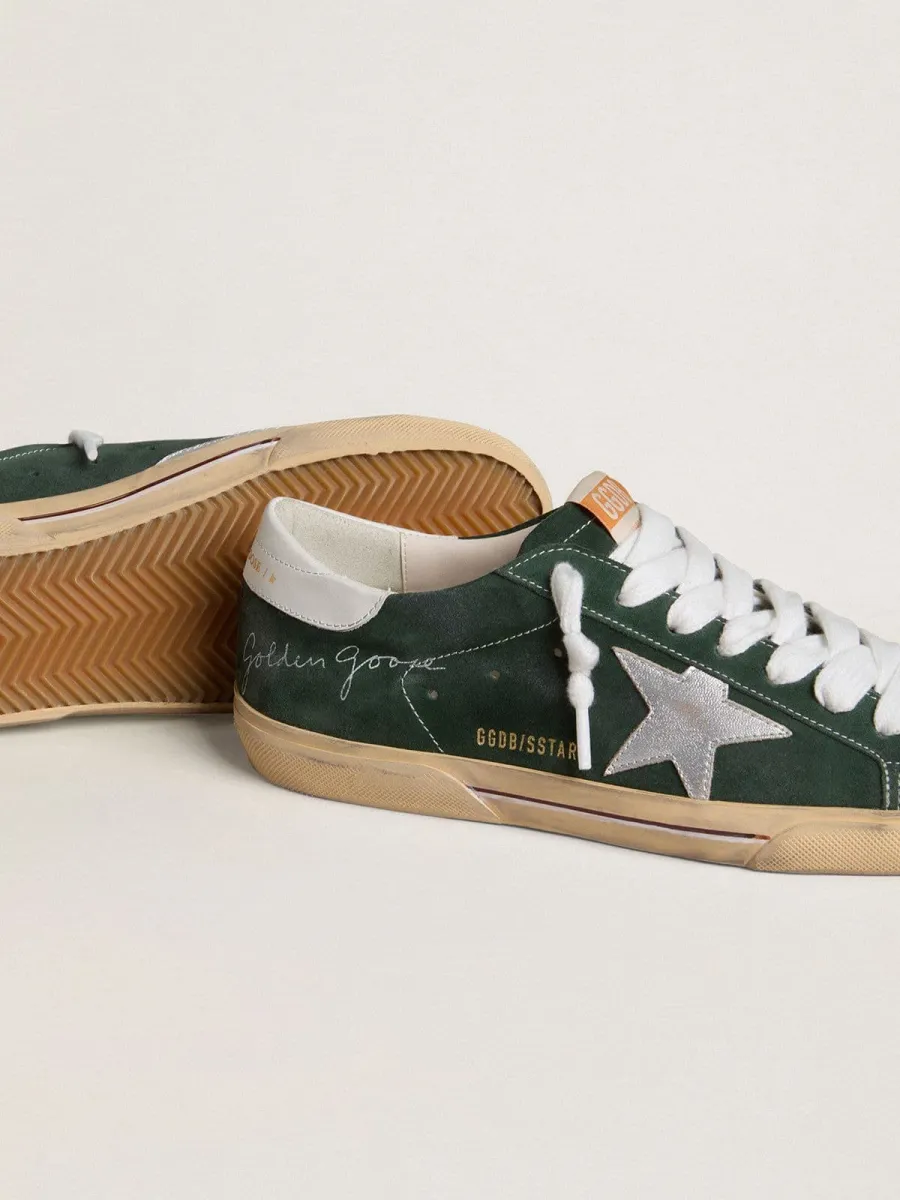 Super-Star Uomo in suede verde con stella in pelle laminata argento e talloncino in pelle
