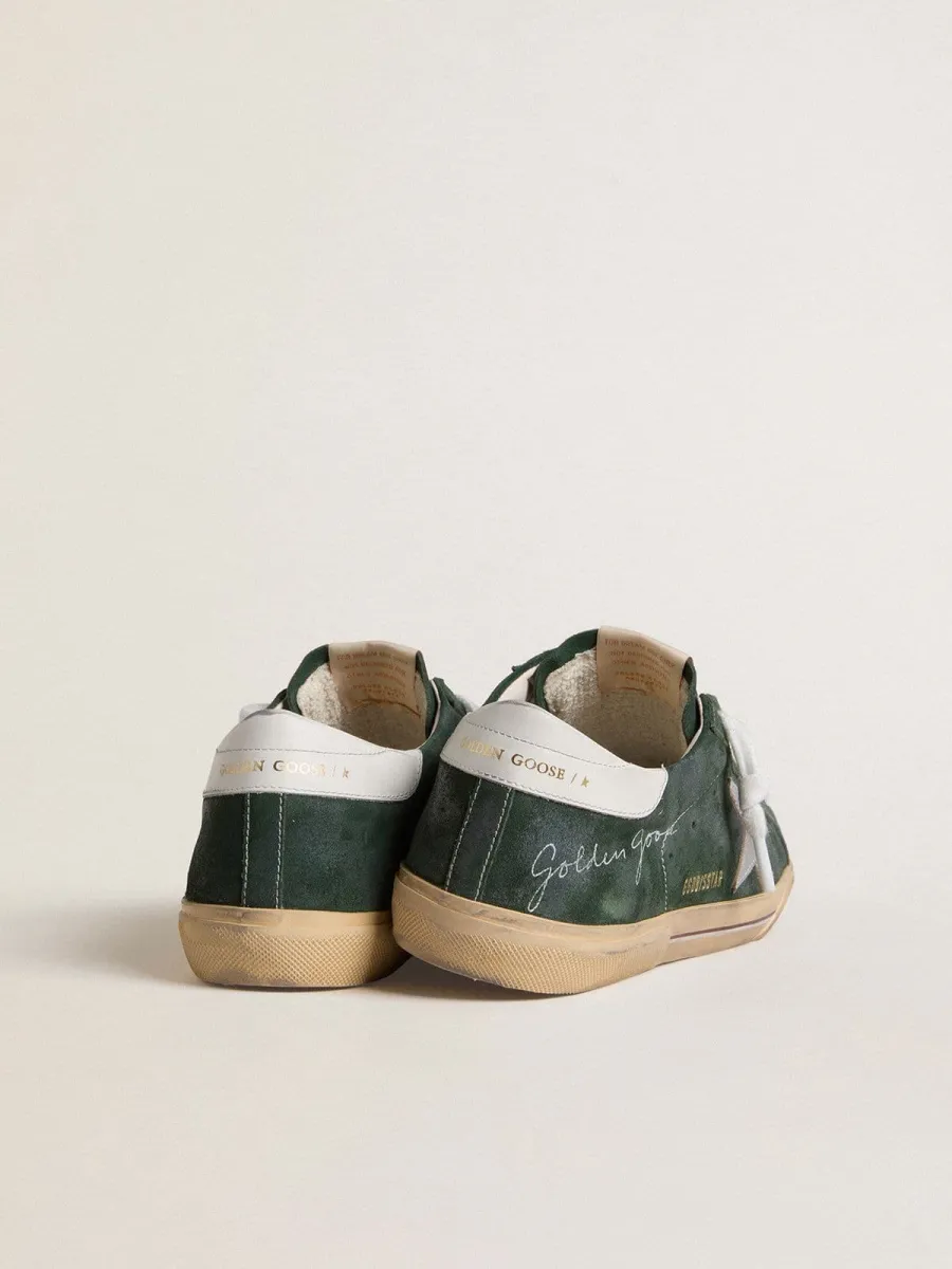 Super-Star Uomo in suede verde con stella in pelle laminata argento e talloncino in pelle