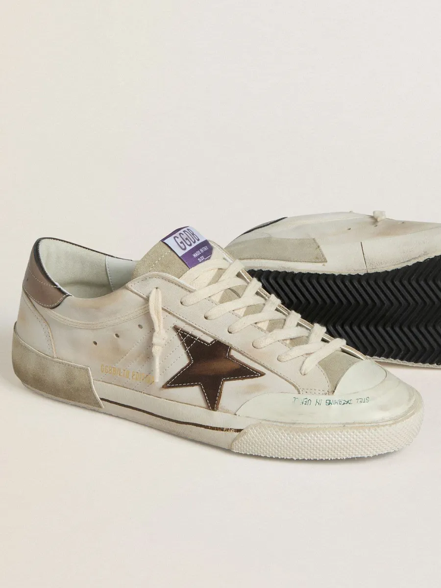 Super-Star Uomo LTD in suede con stella in pelle marrone e talloncino in pelle laminata