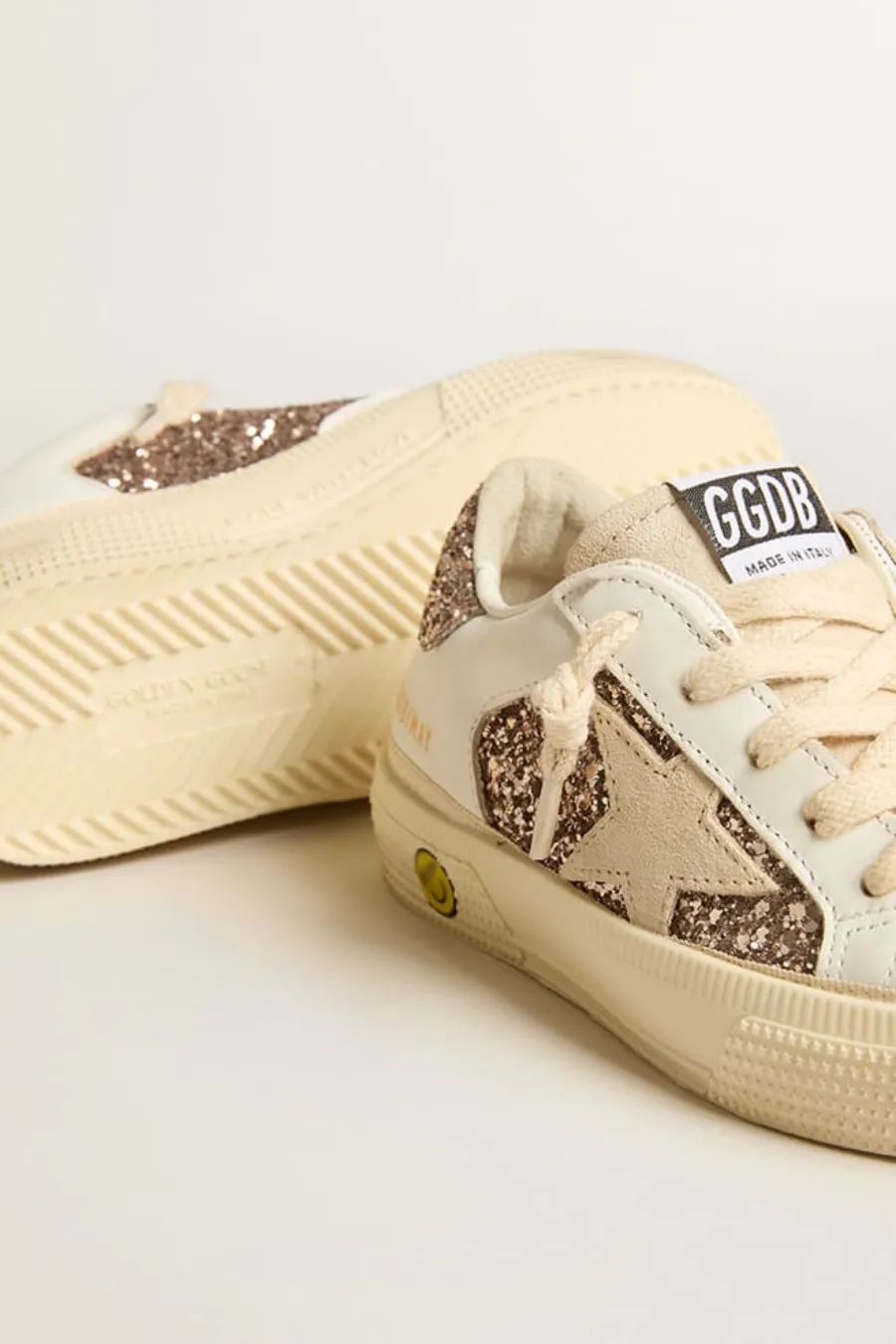 May Teen in pelle bianca e glitter oro rosa con stella in suede beige