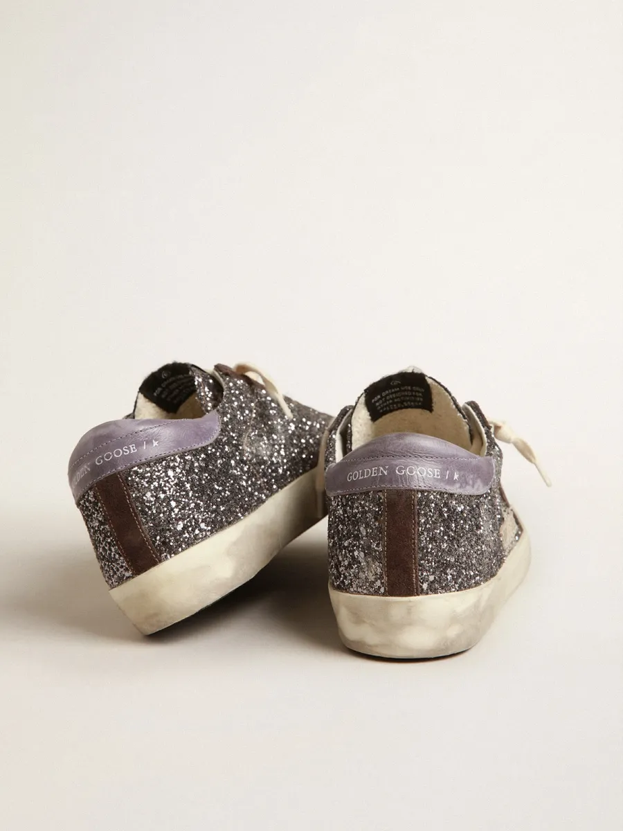 Super-Star in glitter con stella marrone e talloncino lilla
