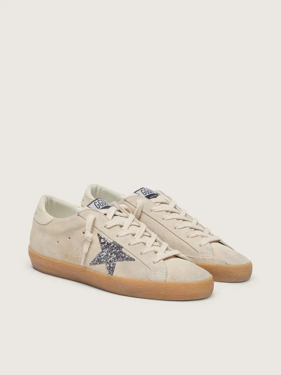 Super-Star Donna in suede grigio ghiaccio con stella in glitter argento e talloncino in pelle