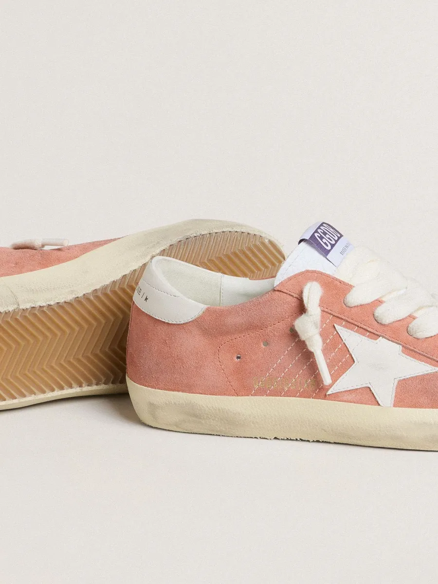 Super-Star Donna in suede color corallo con stella e talloncino in pelle bianca
