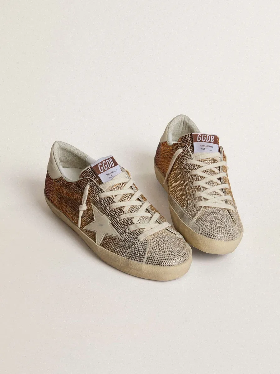 Super-Star in suede beige e cristalli multicolor con stella e talloncino in pelle color panna