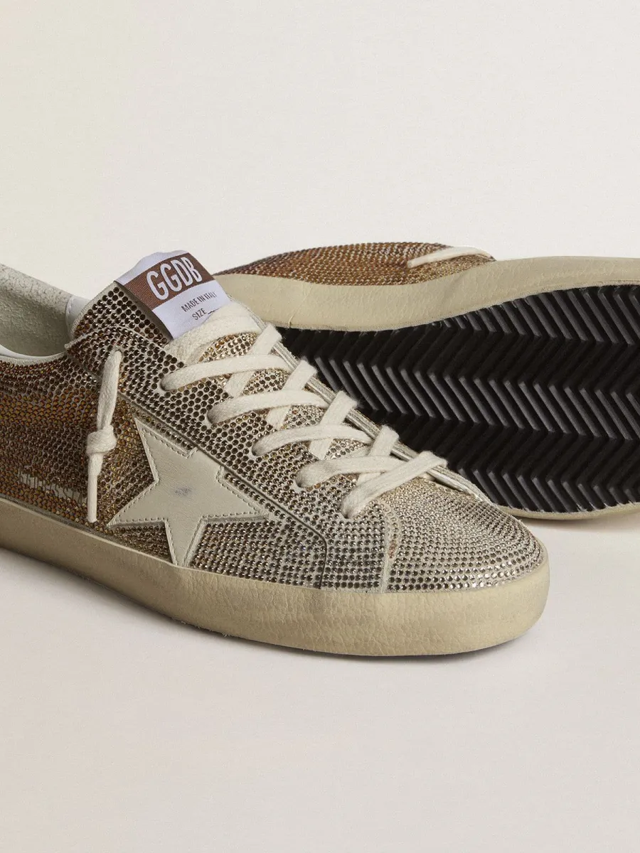 Super-Star in suede beige e cristalli multicolor con stella e talloncino in pelle color panna