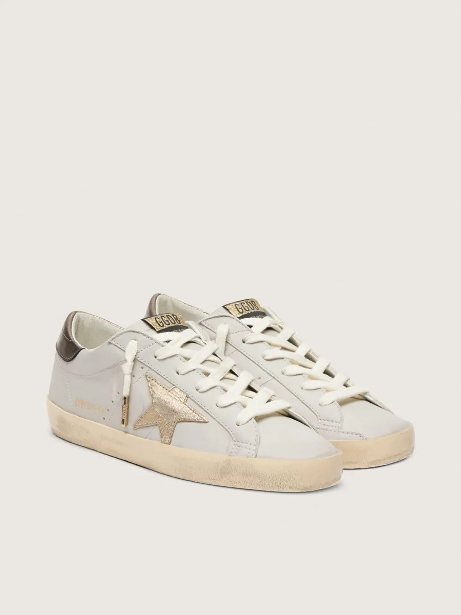 Super-Star con stella in pelle cracklé e talloncino in pelle laminata metallico