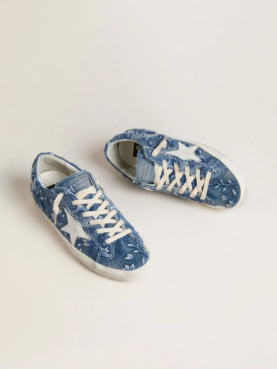 Super-Star Donna LTD in denim azzurro con stella in pelle bianca e fiori ricamati