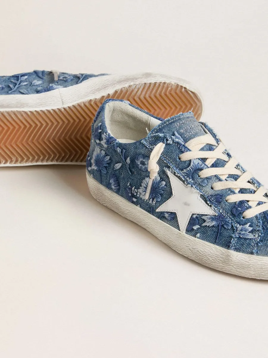 Super-Star Donna LTD in denim azzurro con stella in pelle bianca e fiori ricamati