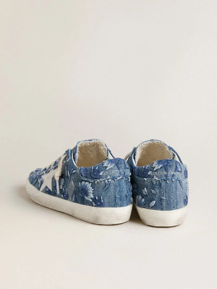 Super-Star Donna LTD in denim azzurro con stella in pelle bianca e fiori ricamati