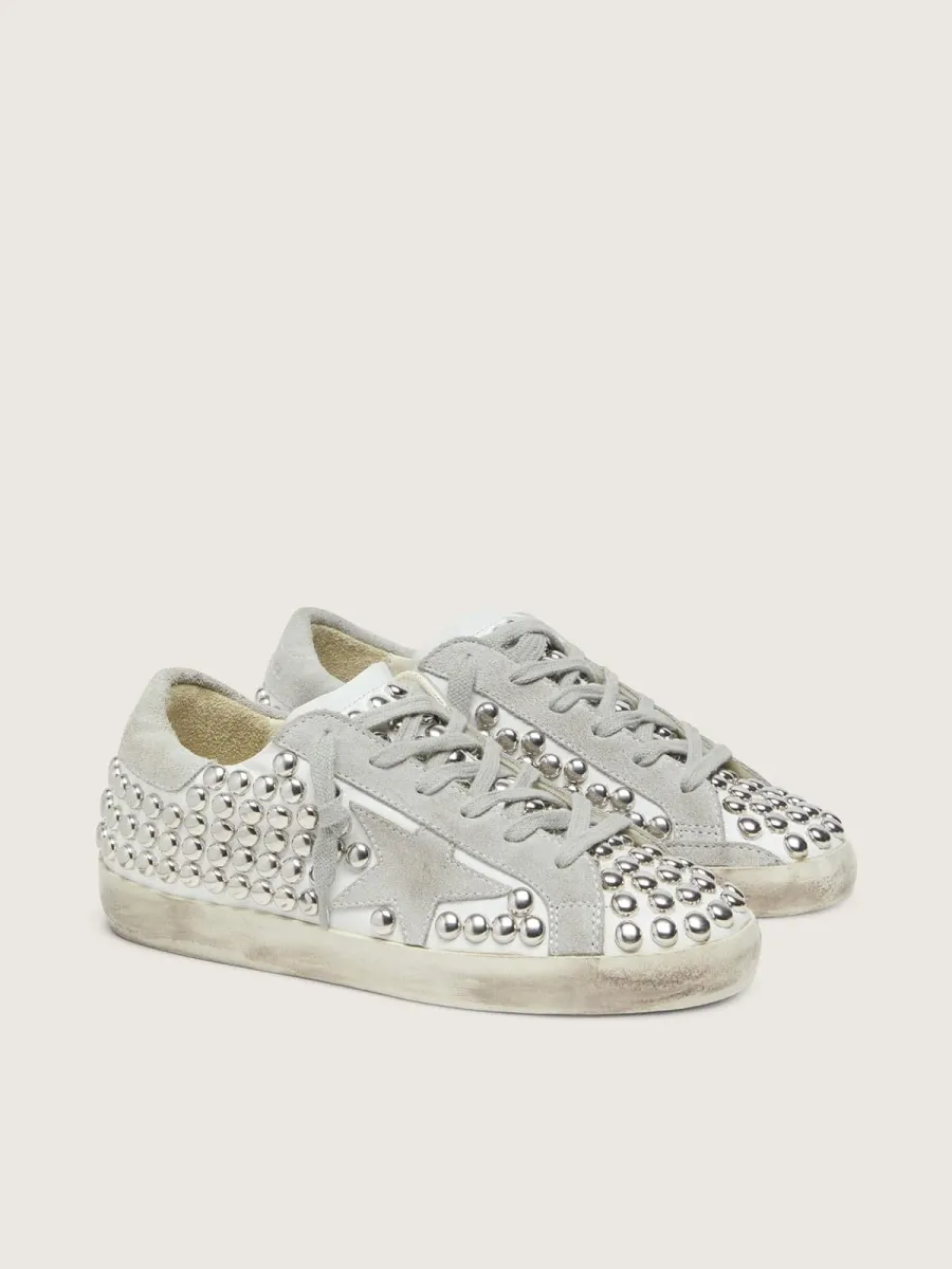 Super-Star donna in pelle bianca con stella grigio chiaro e borchie metalliche