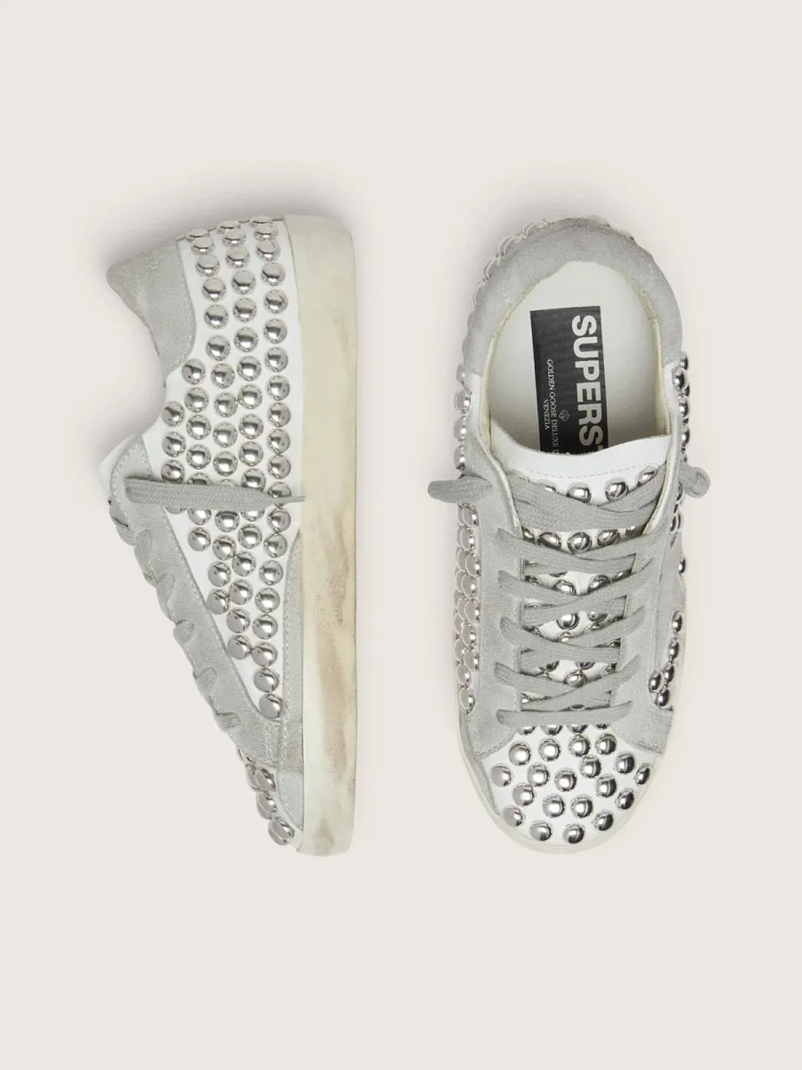 Super-Star donna in pelle bianca con stella grigio chiaro e borchie metalliche