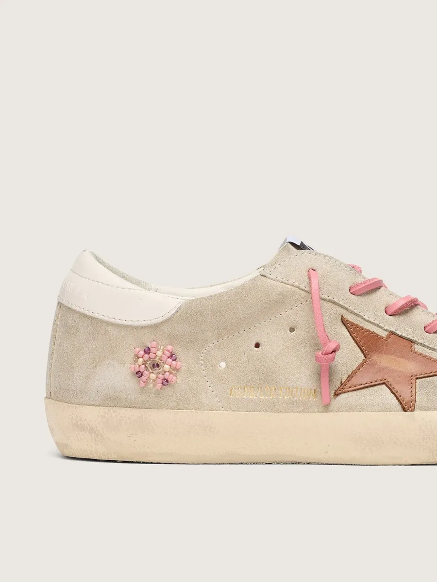 Super-Star LTD donna in suede color perla con stella color mattone e ricamo