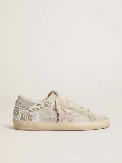 Super-Star Donna in suede beige con ricamo in perline e stella in suede laminato