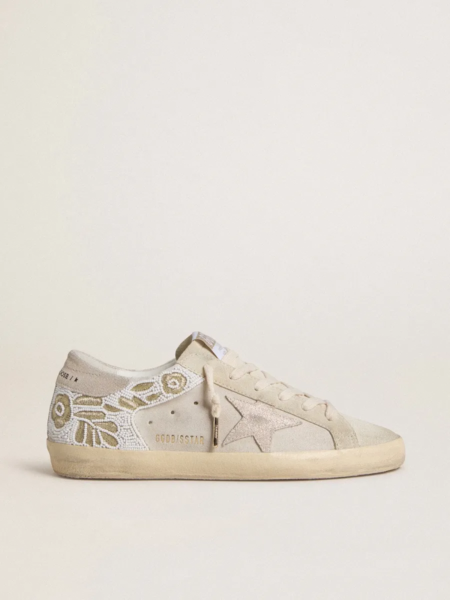 Super-Star Donna in suede beige con ricamo in perline e stella in suede laminato