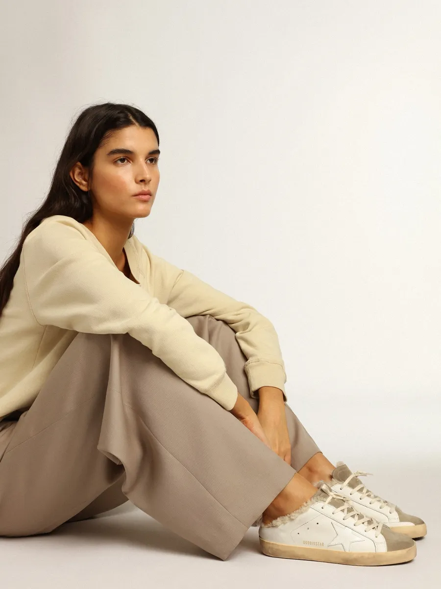 Super-Star Sabot con stella in pelle bianca e fodera in shearling