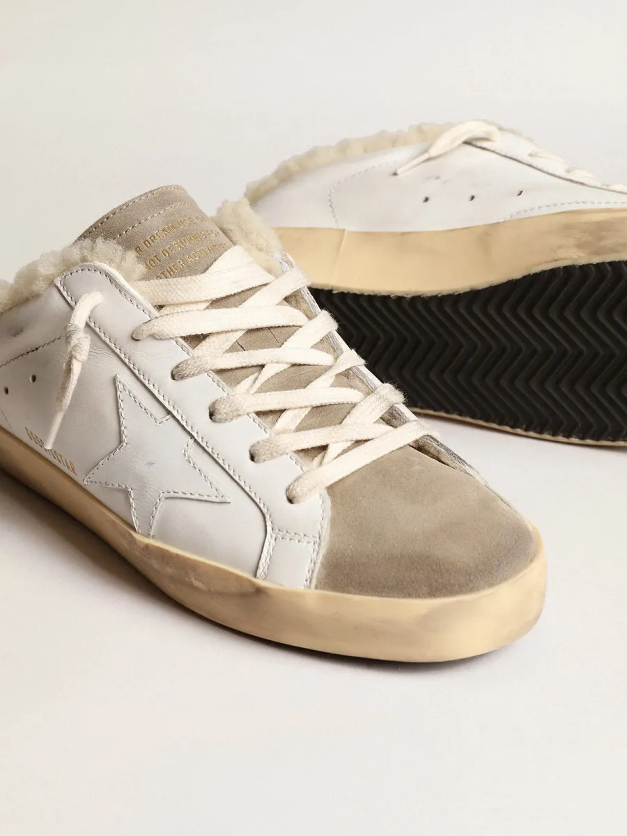 Super-Star Sabot con stella in pelle bianca e fodera in shearling
