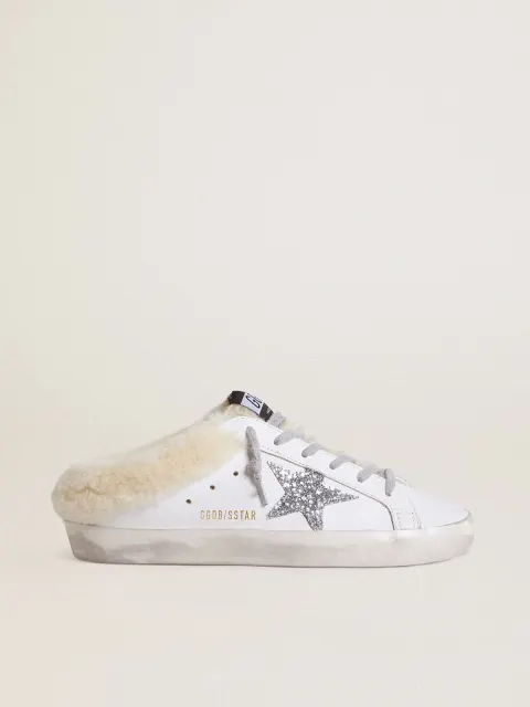 Super-Star Sabot in pelle bianca e fodera in shearling con stella argento